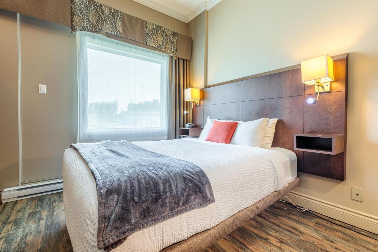 Days Inn By Wyndham Berthierville Bagian luar foto