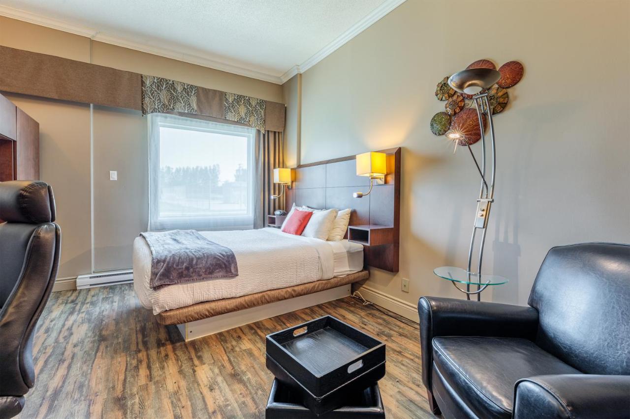 Days Inn By Wyndham Berthierville Bagian luar foto