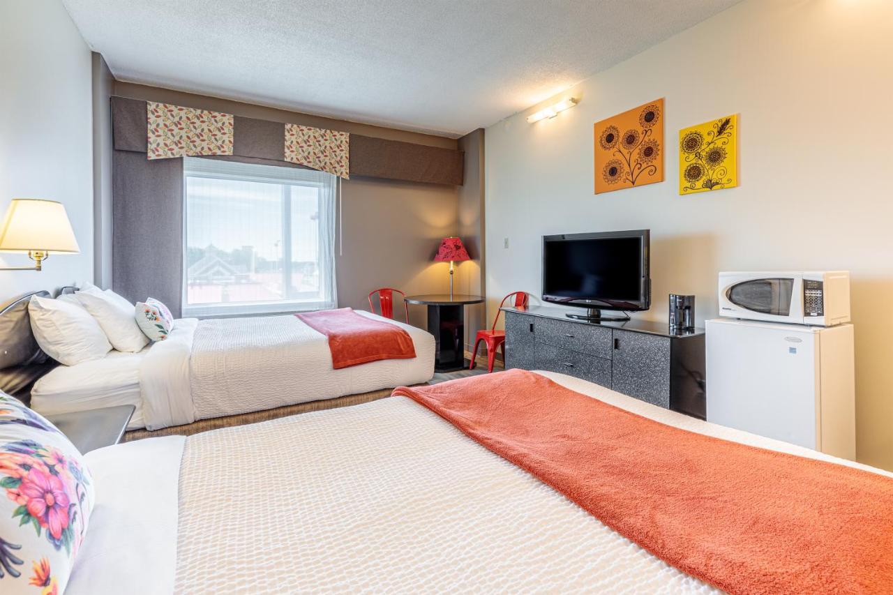 Days Inn By Wyndham Berthierville Bagian luar foto