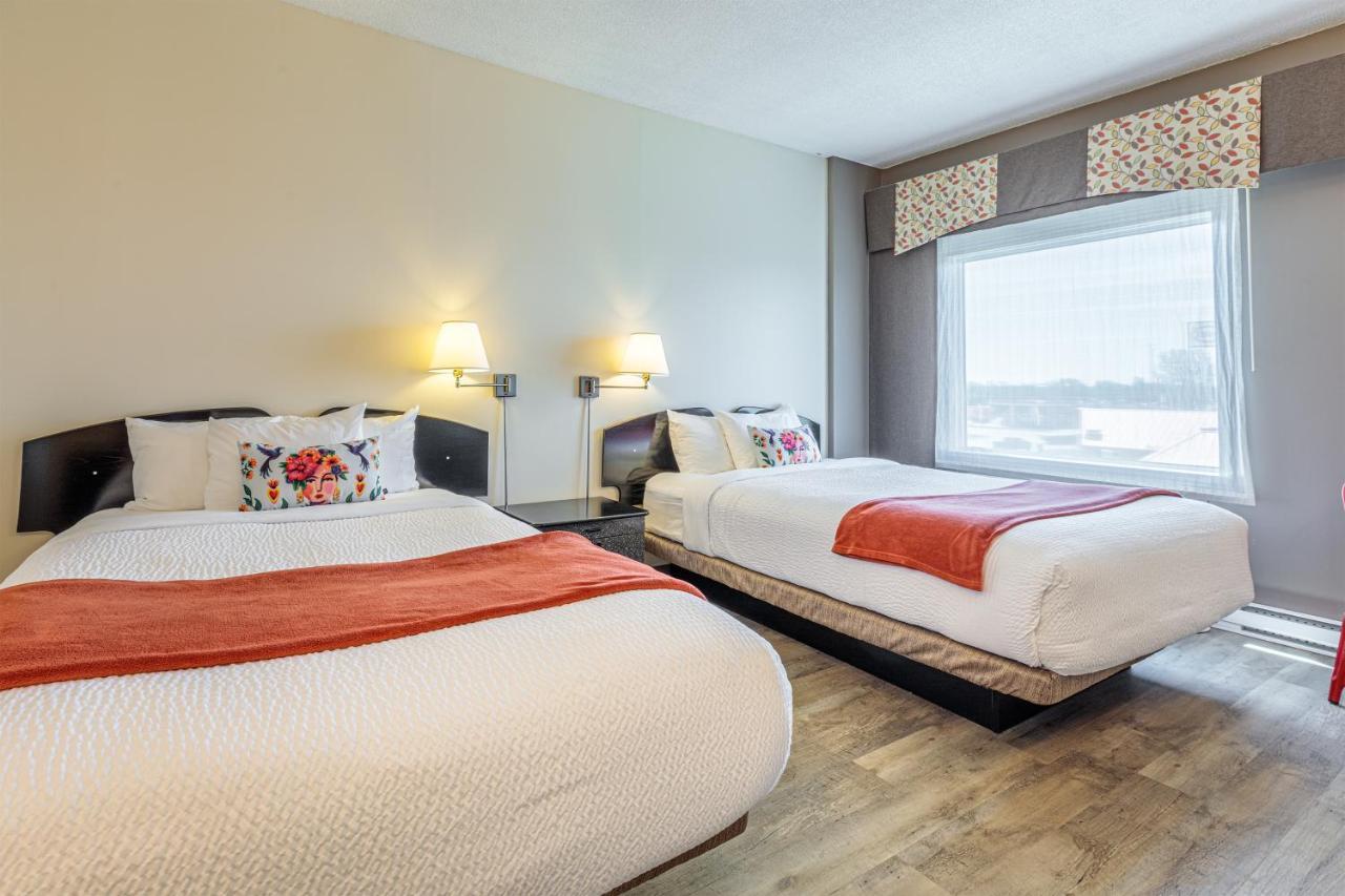 Days Inn By Wyndham Berthierville Bagian luar foto