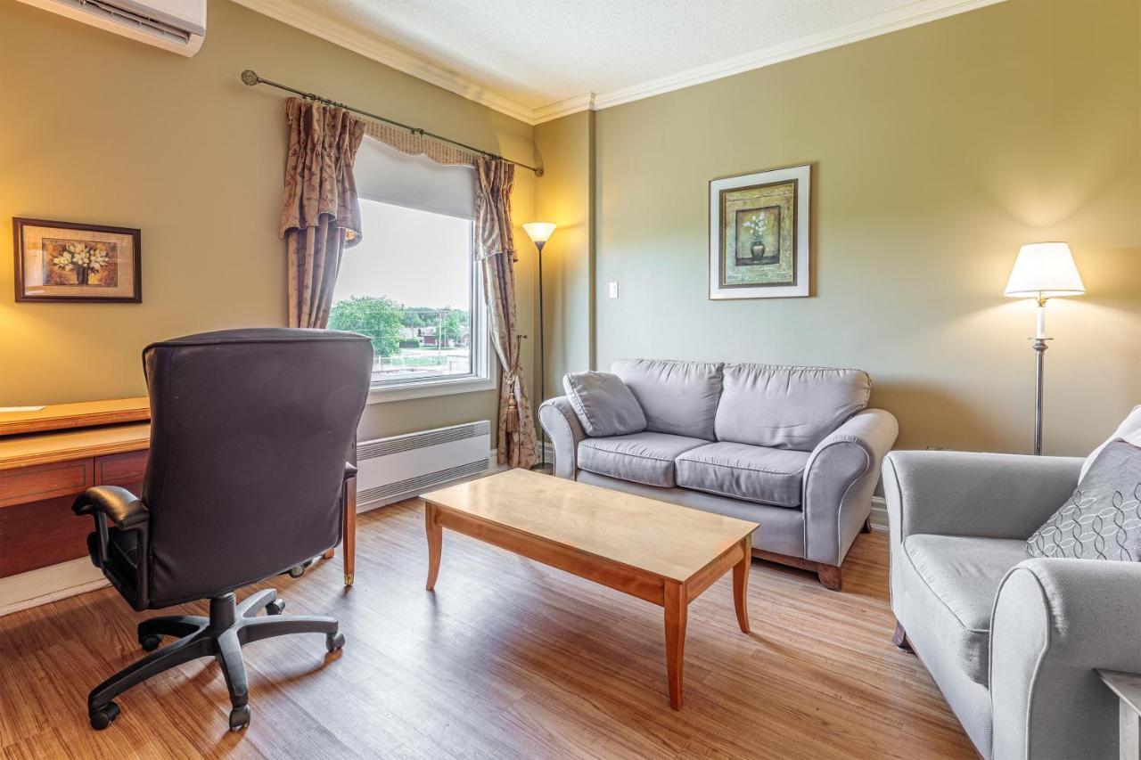 Days Inn By Wyndham Berthierville Bagian luar foto
