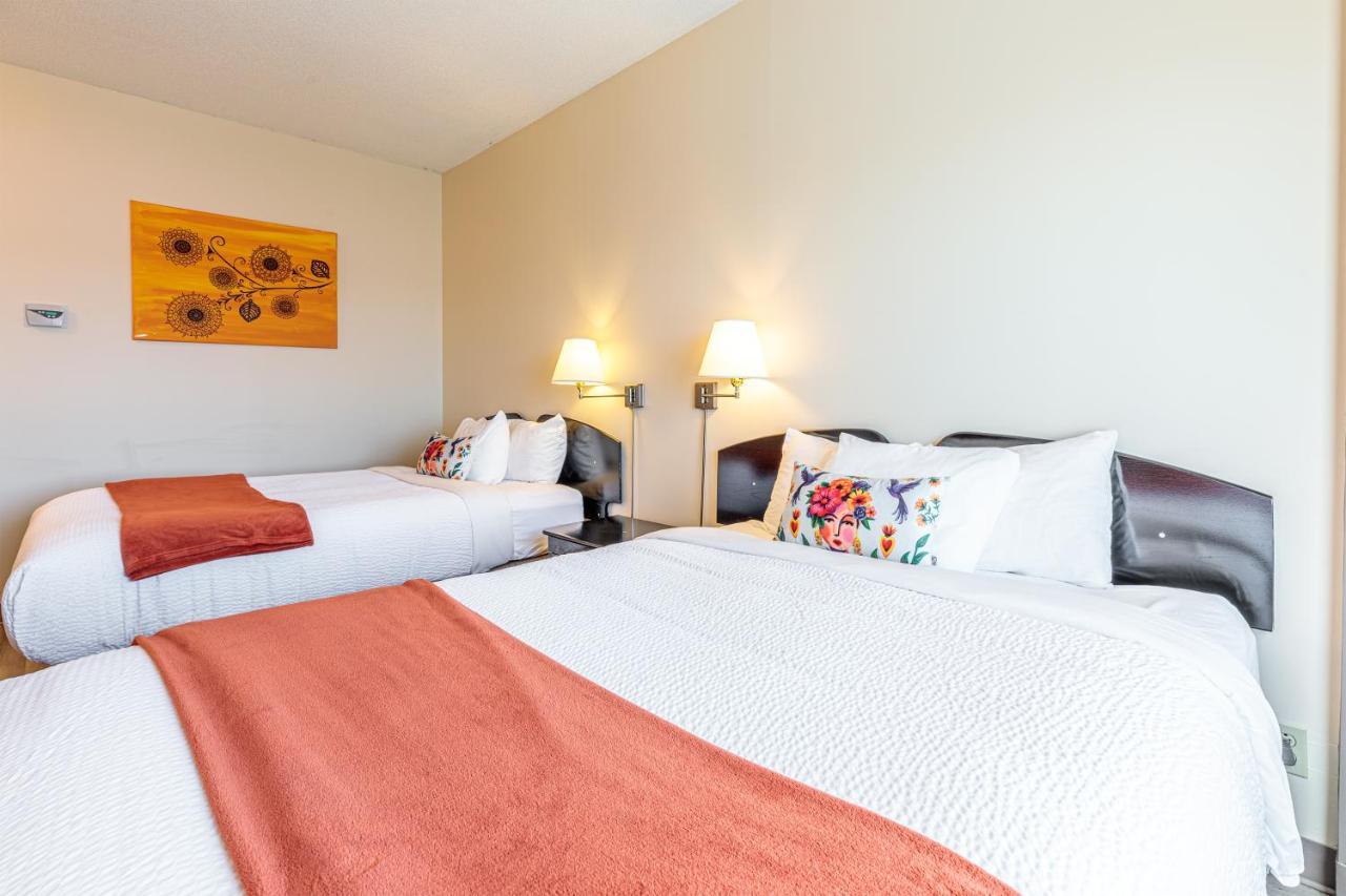 Days Inn By Wyndham Berthierville Bagian luar foto