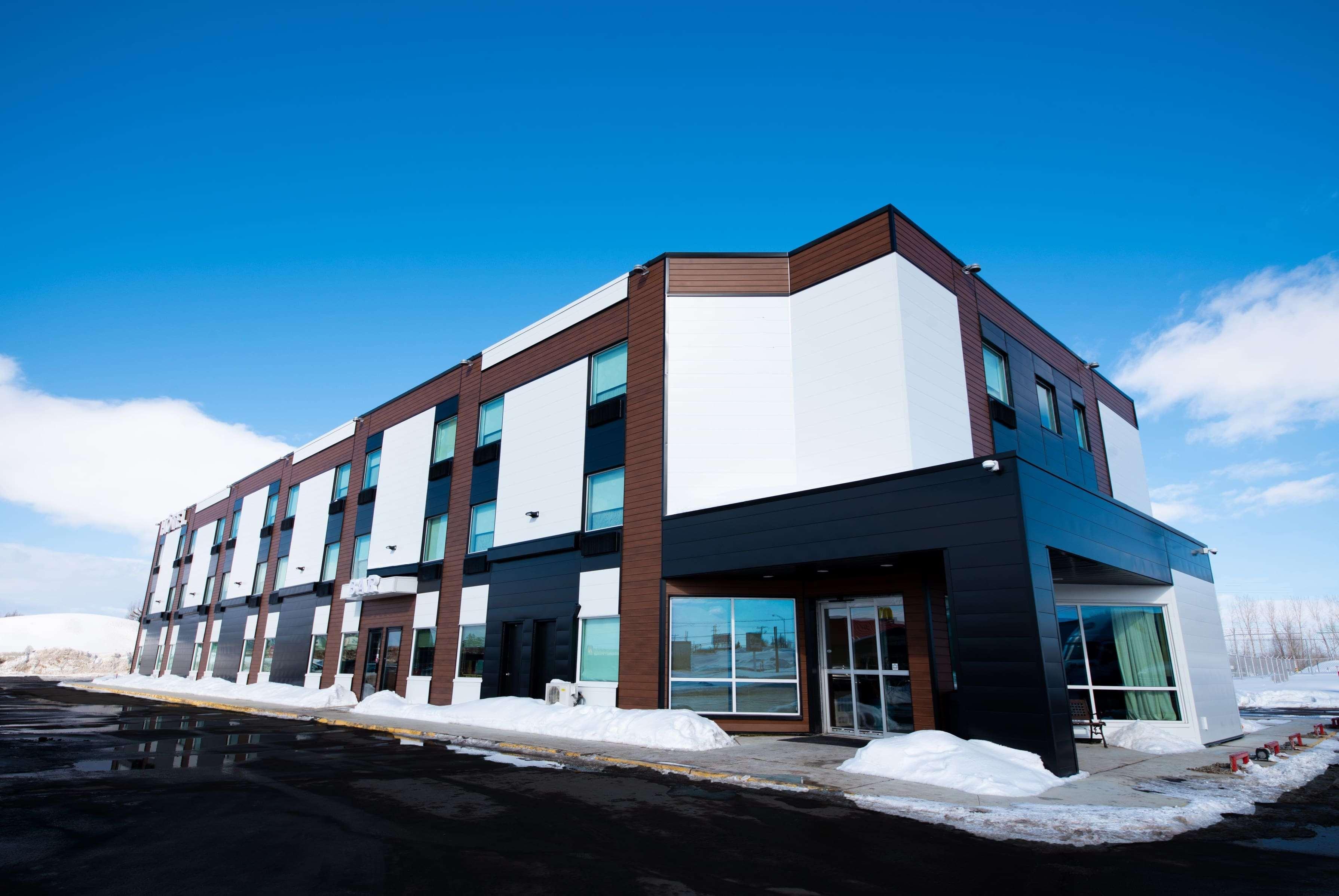 Days Inn By Wyndham Berthierville Bagian luar foto
