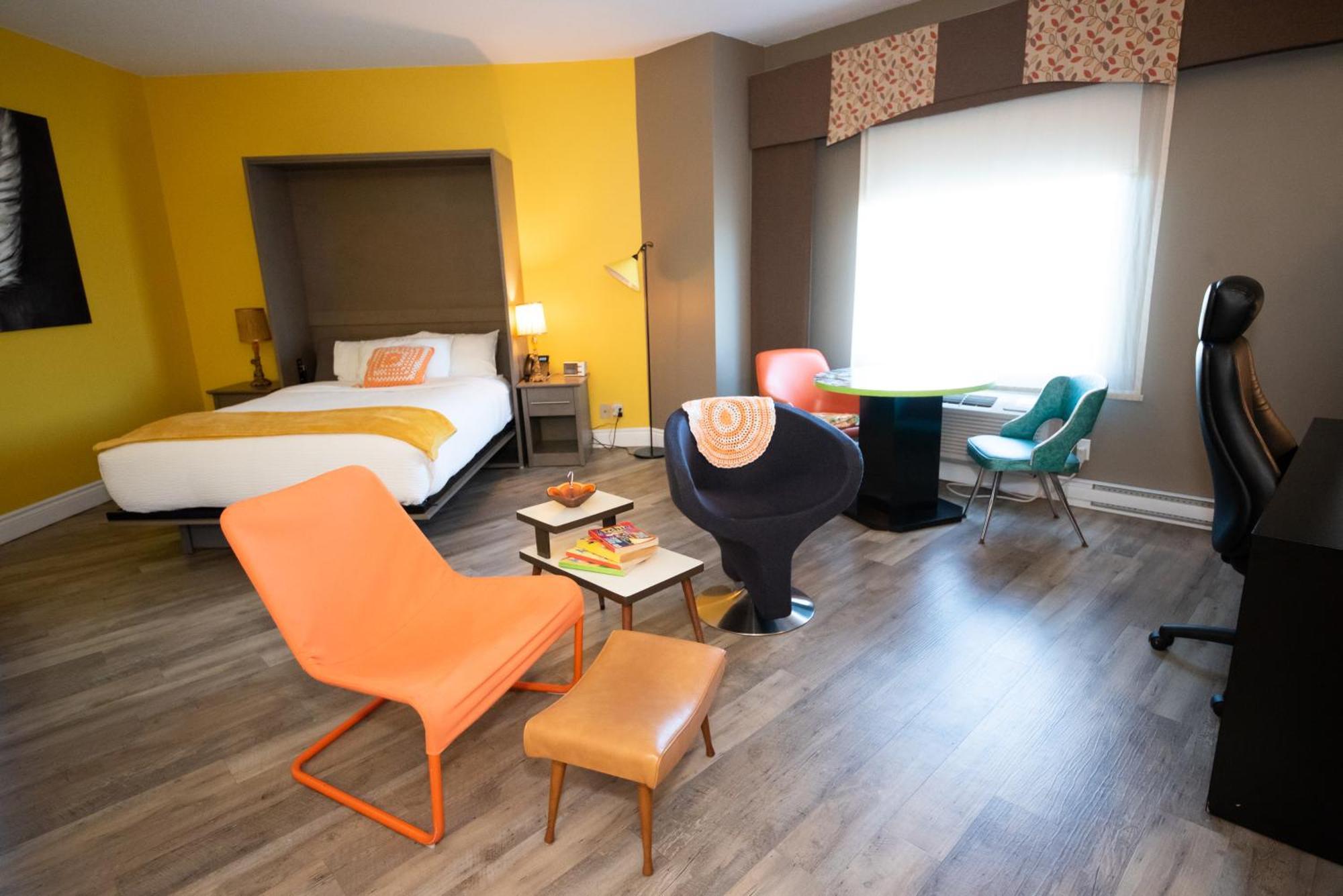 Days Inn By Wyndham Berthierville Bagian luar foto