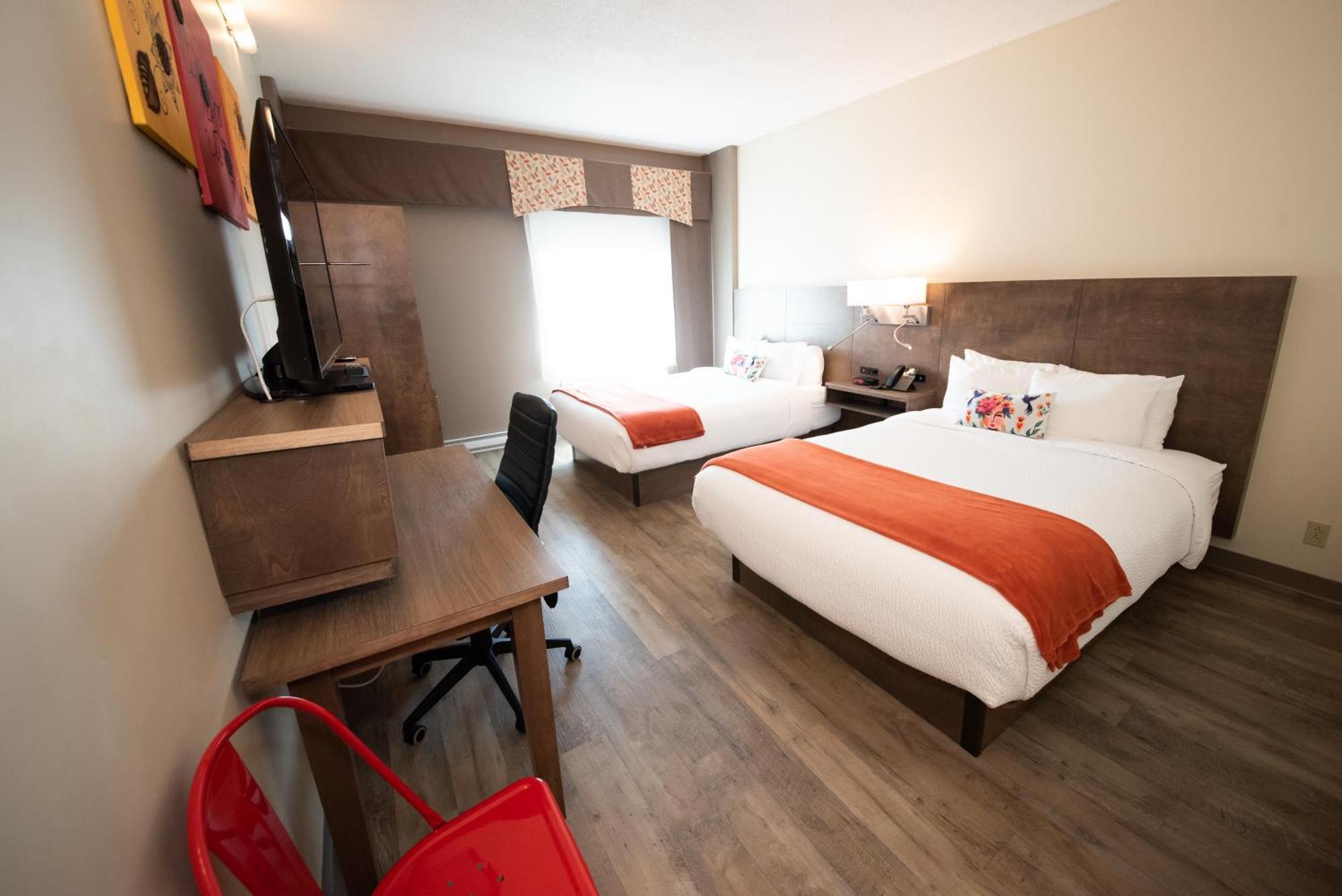 Days Inn By Wyndham Berthierville Bagian luar foto