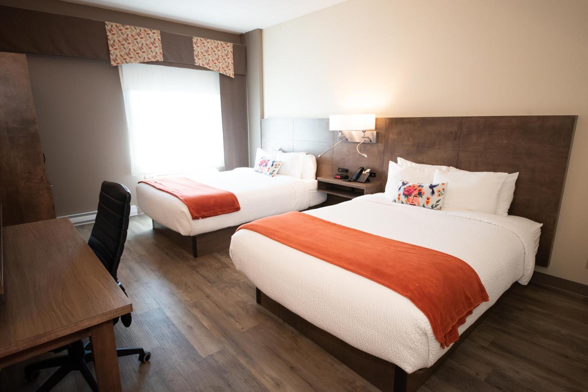 Days Inn By Wyndham Berthierville Bagian luar foto