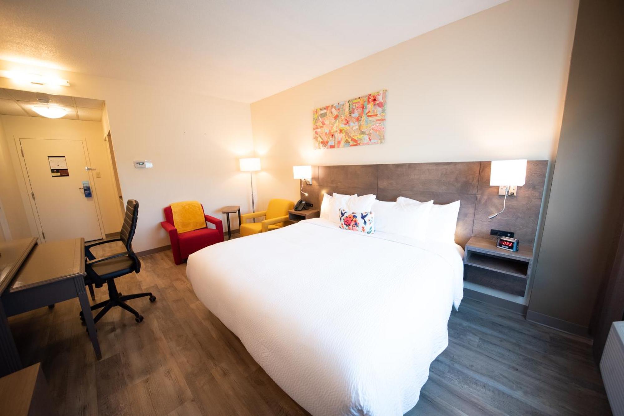 Days Inn By Wyndham Berthierville Bagian luar foto